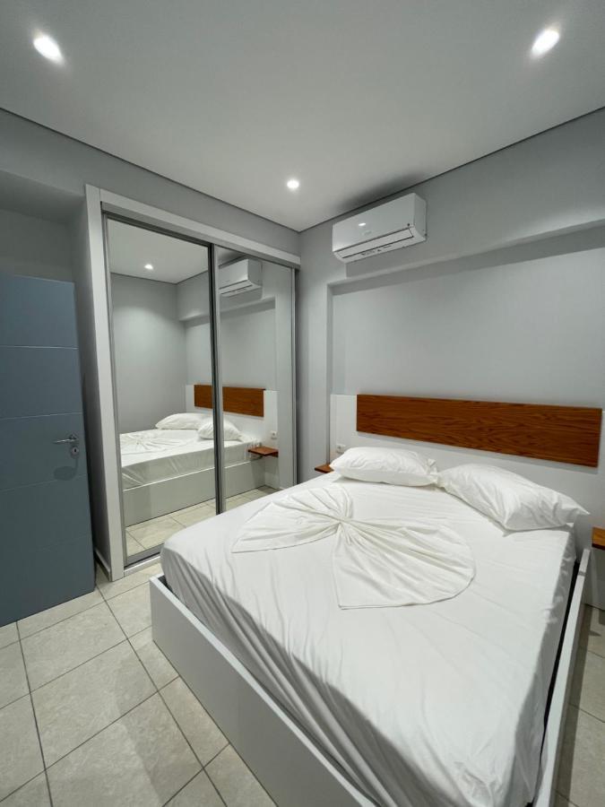 Emerald Inn Apartments Orikum Bagian luar foto