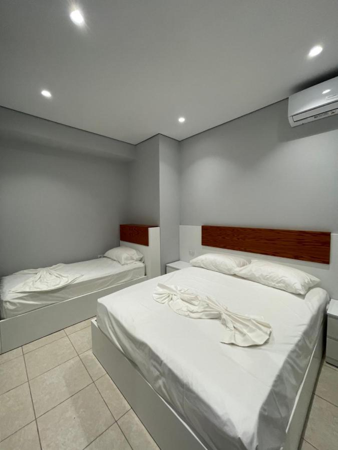 Emerald Inn Apartments Orikum Bagian luar foto