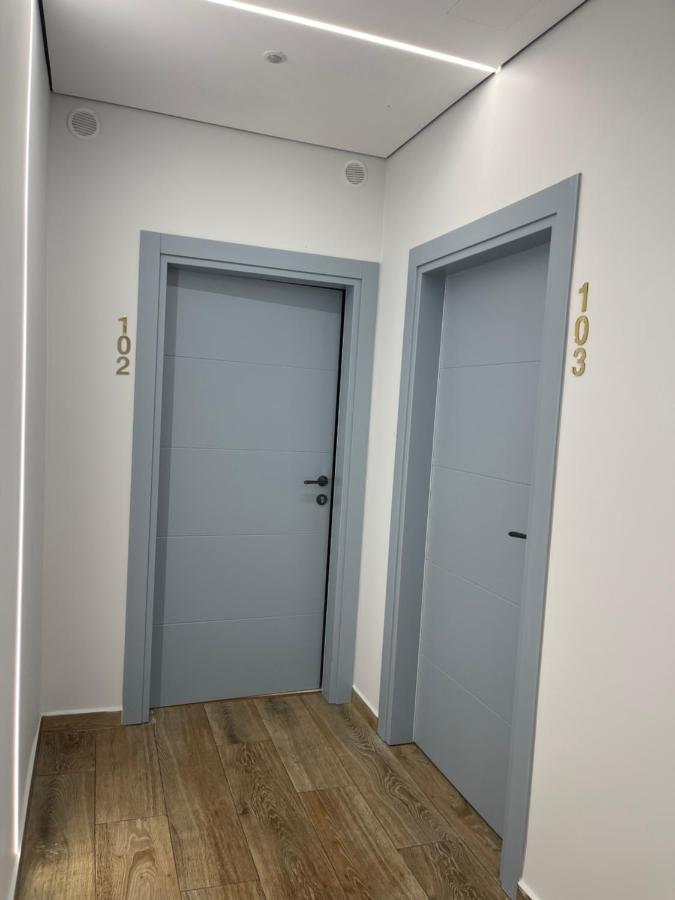 Emerald Inn Apartments Orikum Bagian luar foto